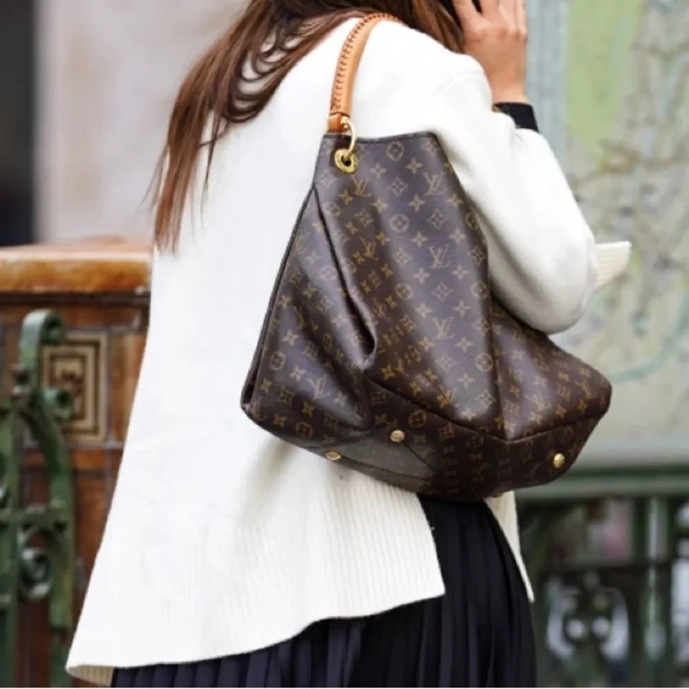 LOUIS VUITTON ARTSY MM MONOGRAM The Sophisticated Hobo With A Boho Twist… - Picture 5 of 17